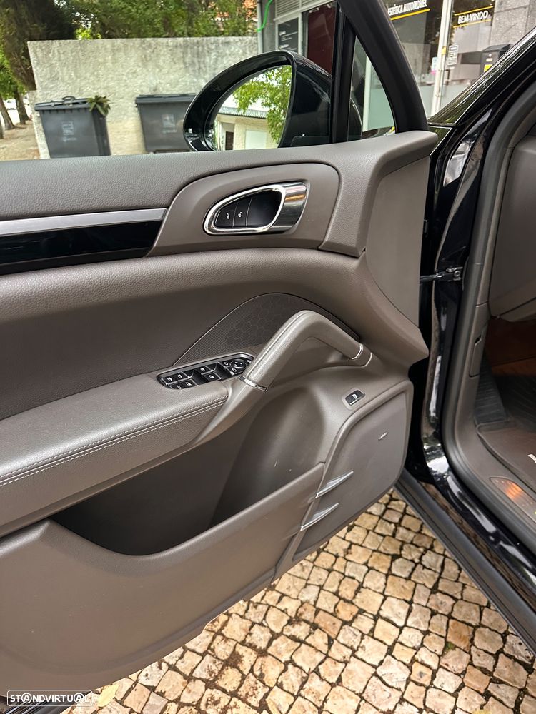 Porsche Cayenne S E-Hybrid Platinum Edition - 14
