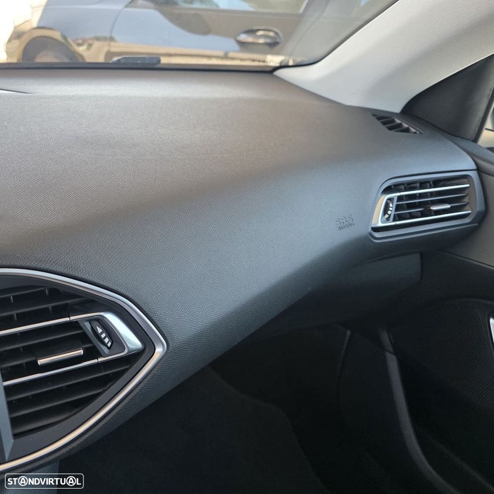 Peugeot 308 1.6 BlueHDi Allure J17 - 42