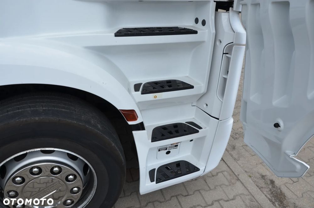 Mercedes-Benz ACTROS MP4 - 29
