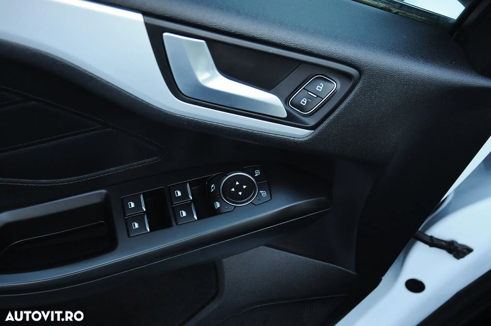 Ford Focus 1.5 TDCi Powershift Titanium - 11