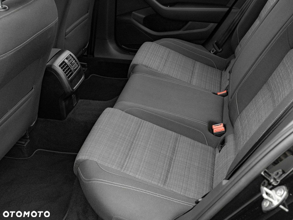 Volkswagen Passat 2.0 TDI EVO Business DSG - 24