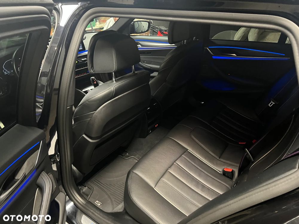 BMW Seria 5 530d xDrive M Sport Edition - 34