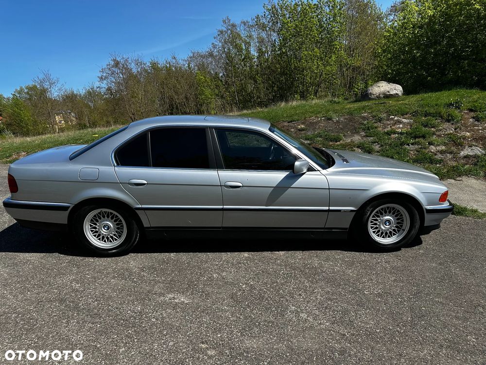 BMW Seria 7 740i V8 - 9