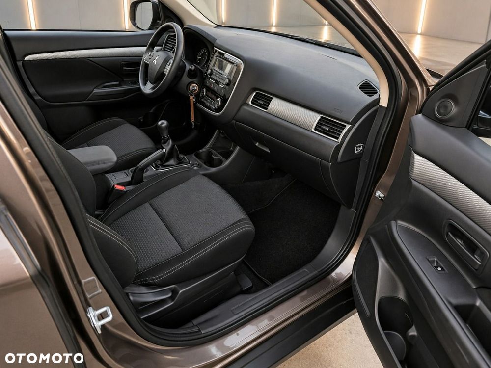 Mitsubishi Outlander - 10