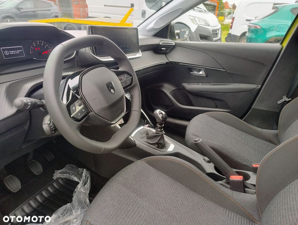 Peugeot 208 - 12