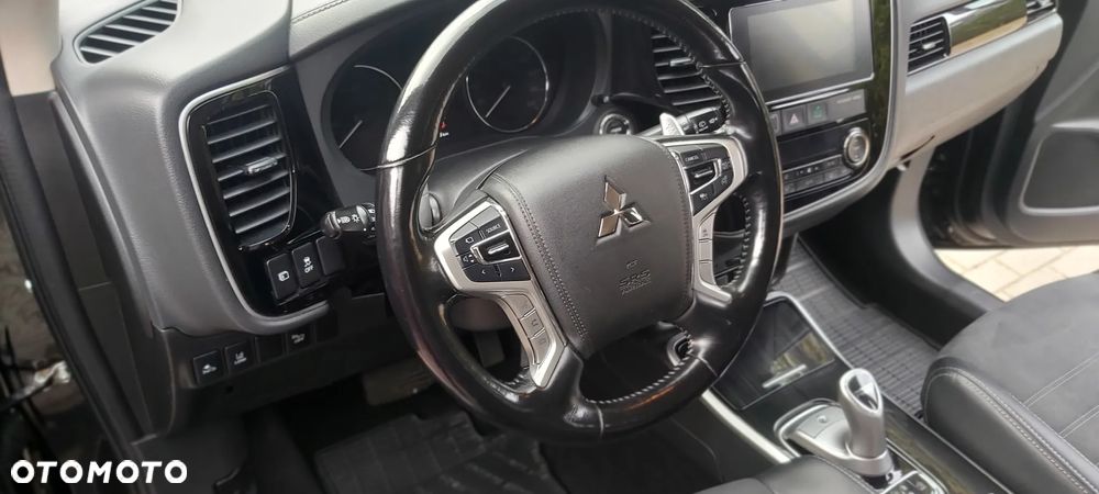 Mitsubishi Outlander - 16