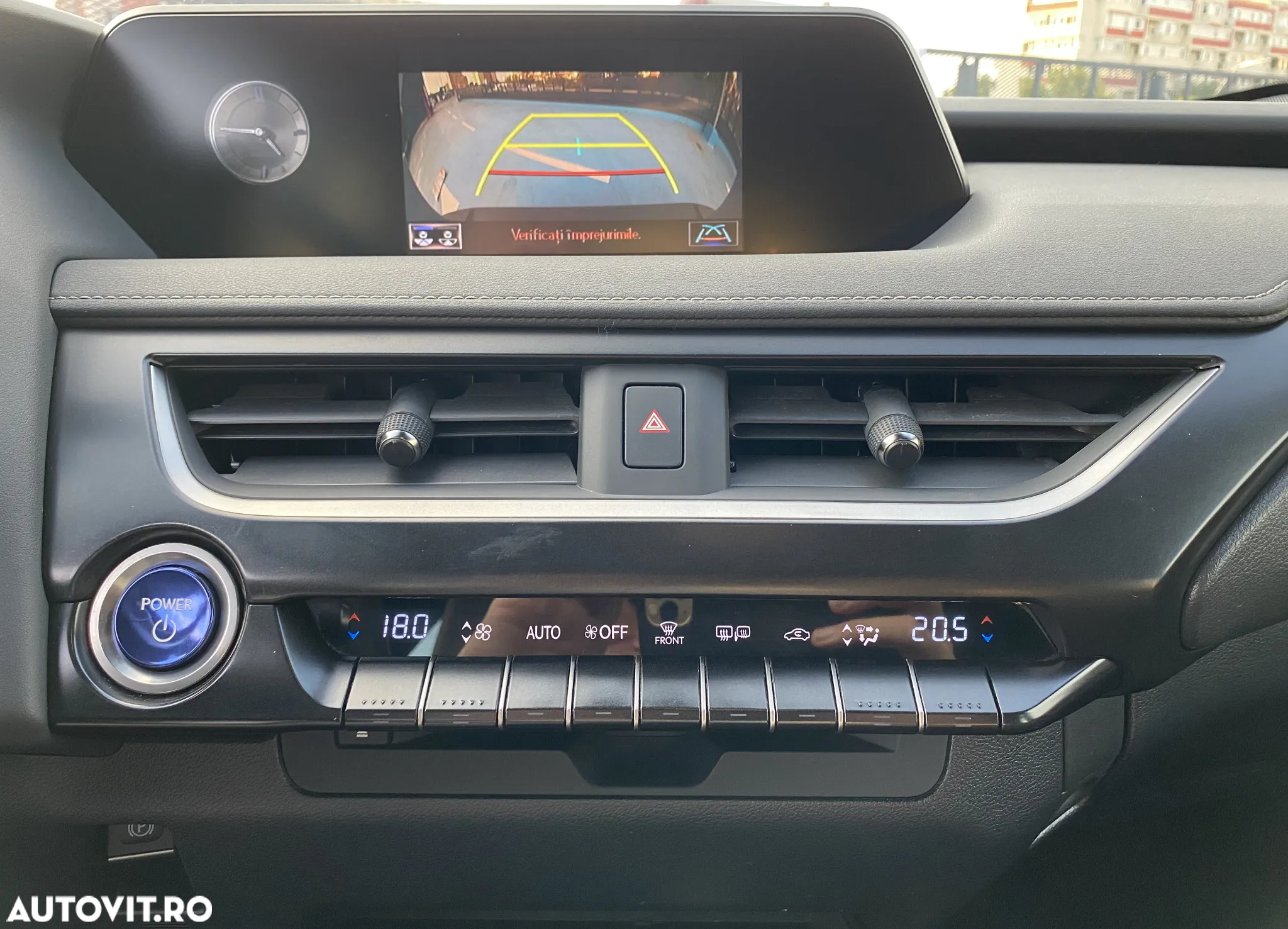 Lexus UX 250h Executive Line - 17