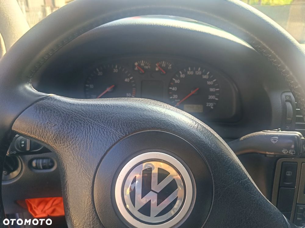 Volkswagen Passat 1.9 TDI - 8