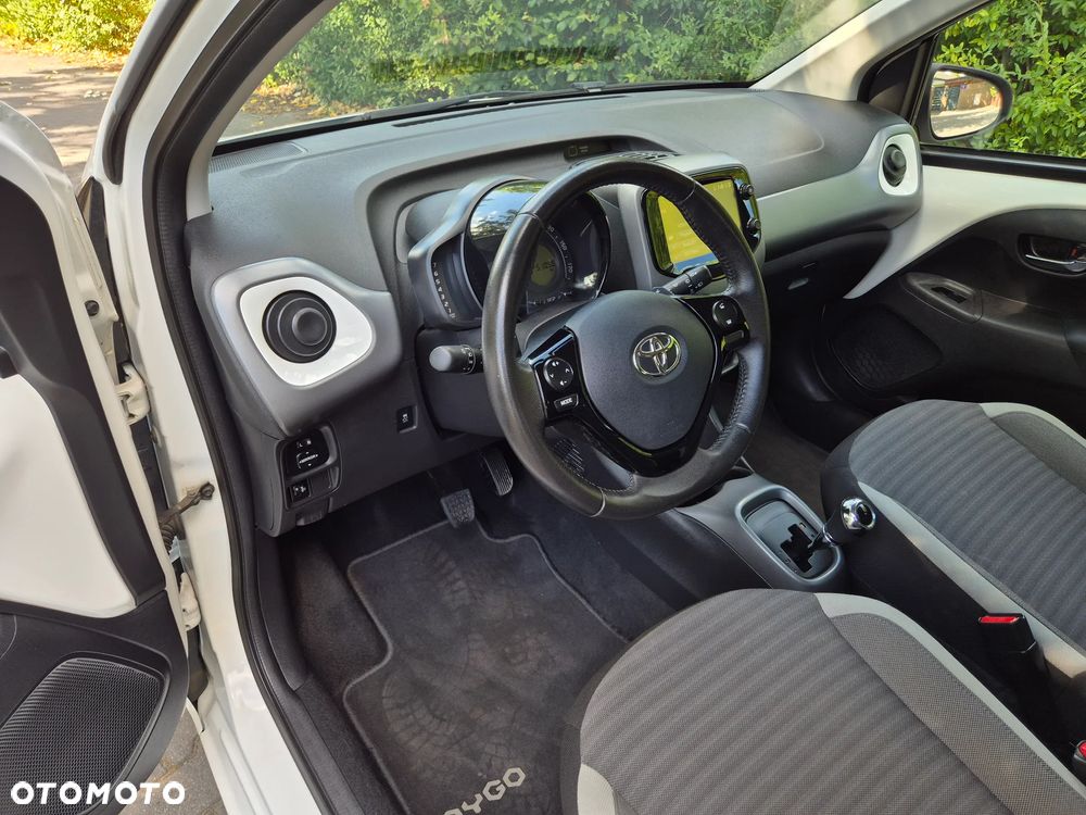 Toyota Aygo x.shift x-play connect - 12