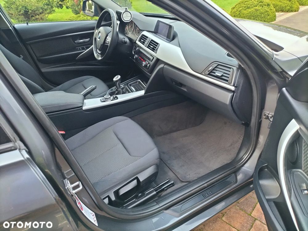 BMW Seria 3 318d DPF Edition Exclusive - 15