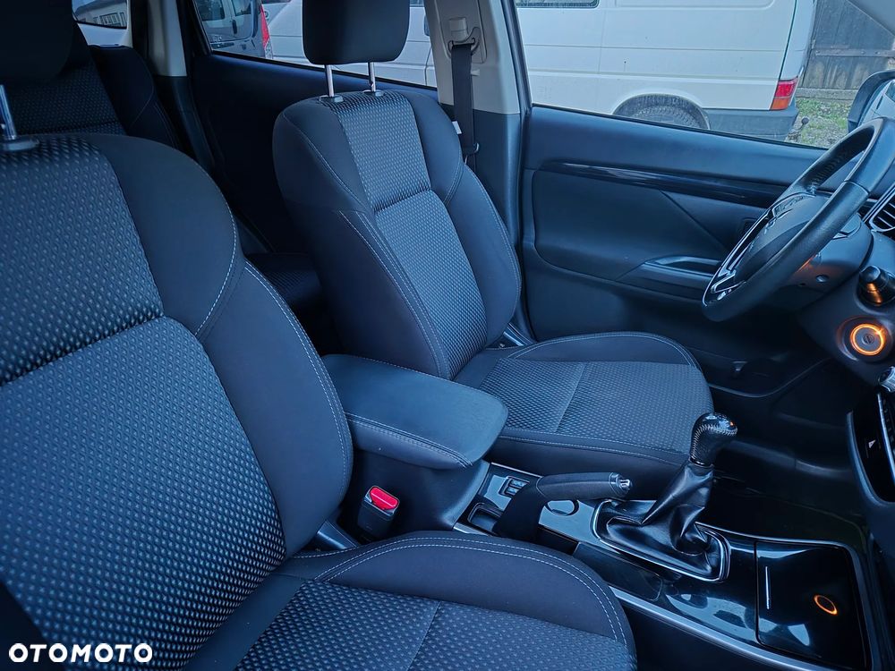 Mitsubishi Outlander - 14