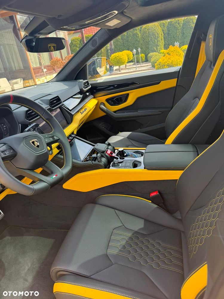 Lamborghini Urus - 12