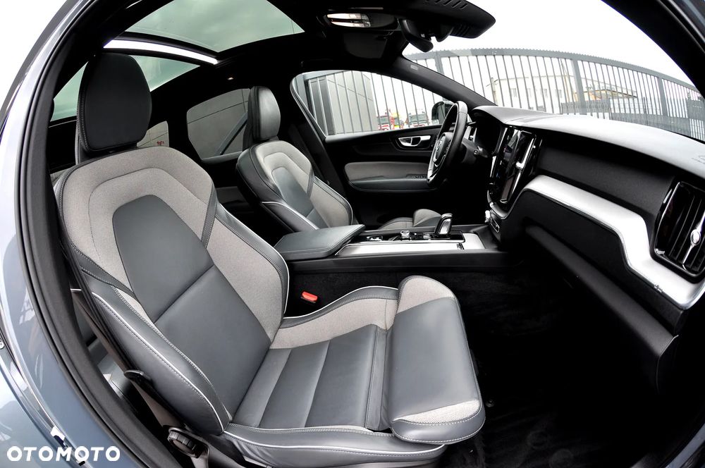 Volvo XC 60 T6 AWD Recharge Geartronic RDesign - 24