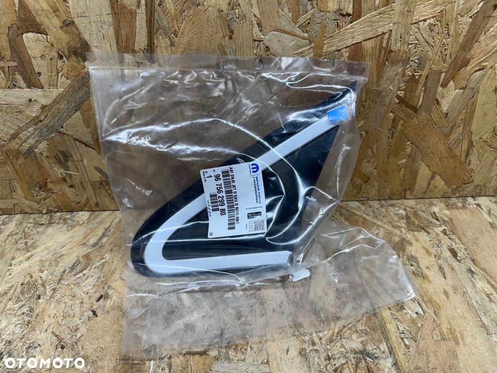 Trójkąt błotnika lewy peugeot 208 I chrom