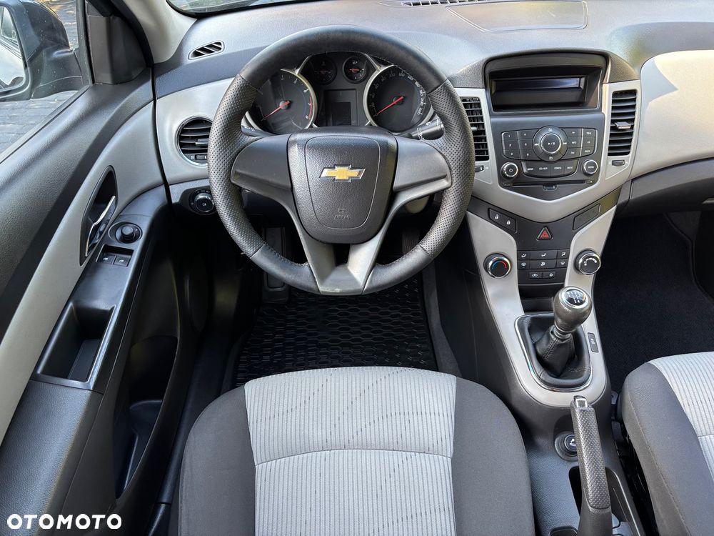 Chevrolet Cruze 1.6 LS - 13