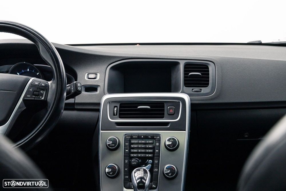 Volvo V60 2.4 D6 Momentum AWD Phev - 16