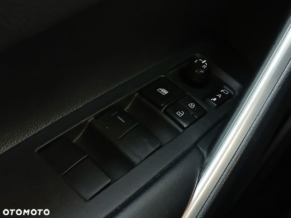 Toyota Corolla Cross 2.0 Hybrid Comfort - 29