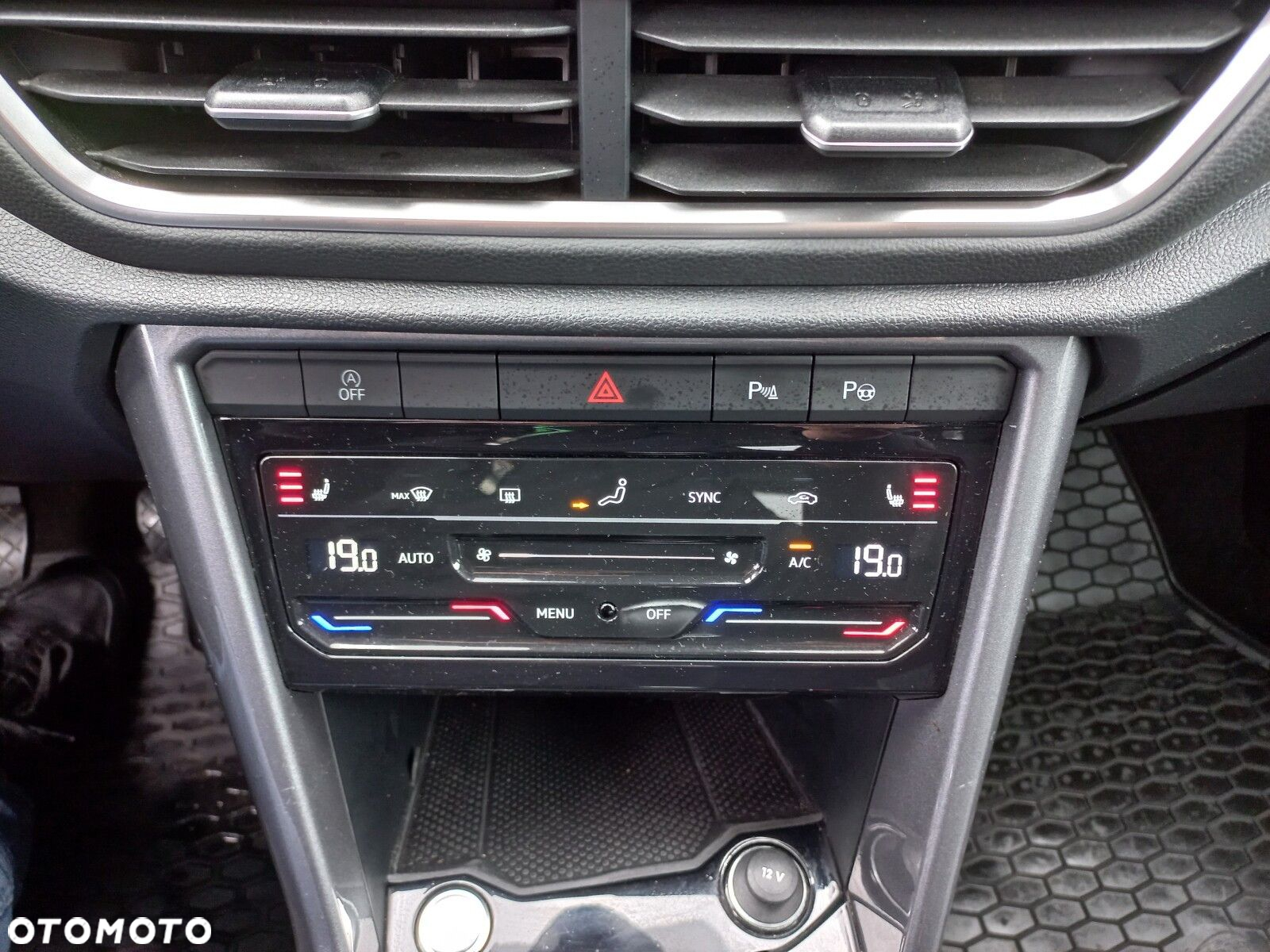 Volkswagen T-Roc - 13