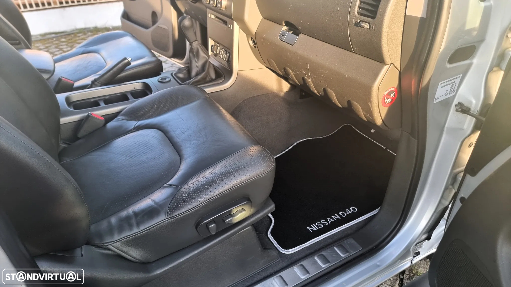 Nissan Navara 2.5 dCi CD Platinium Marfim - 23