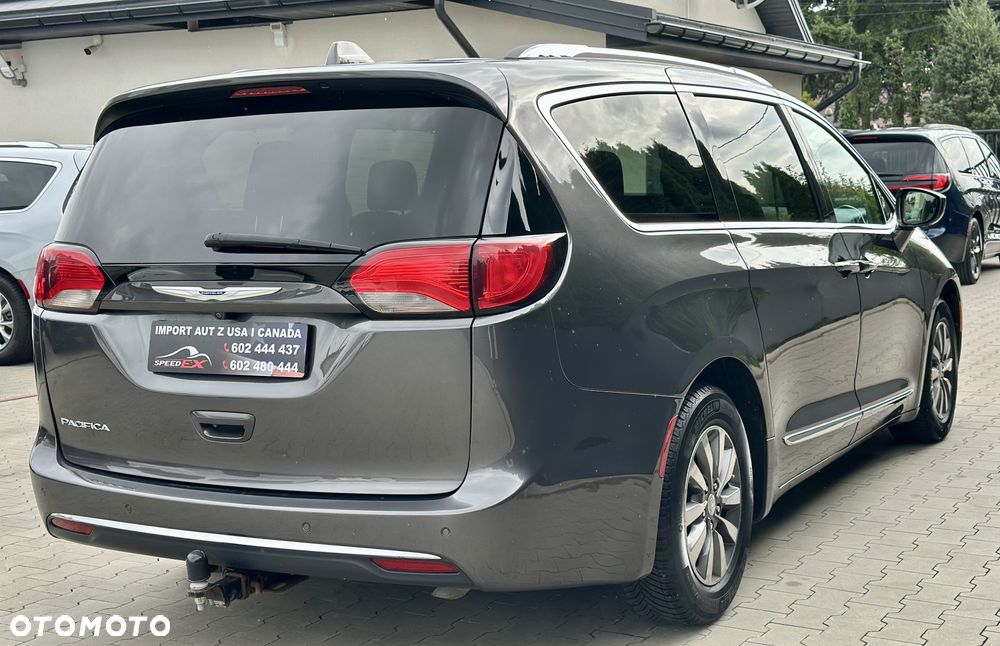 Chrysler Pacifica - 13