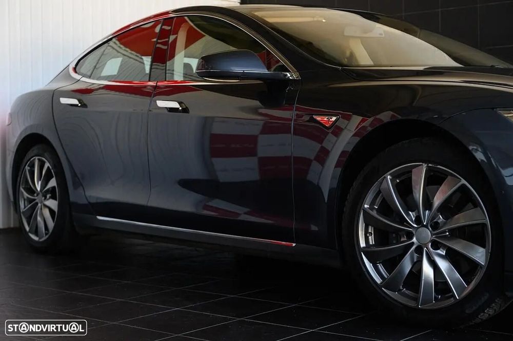 Tesla Model S - 10
