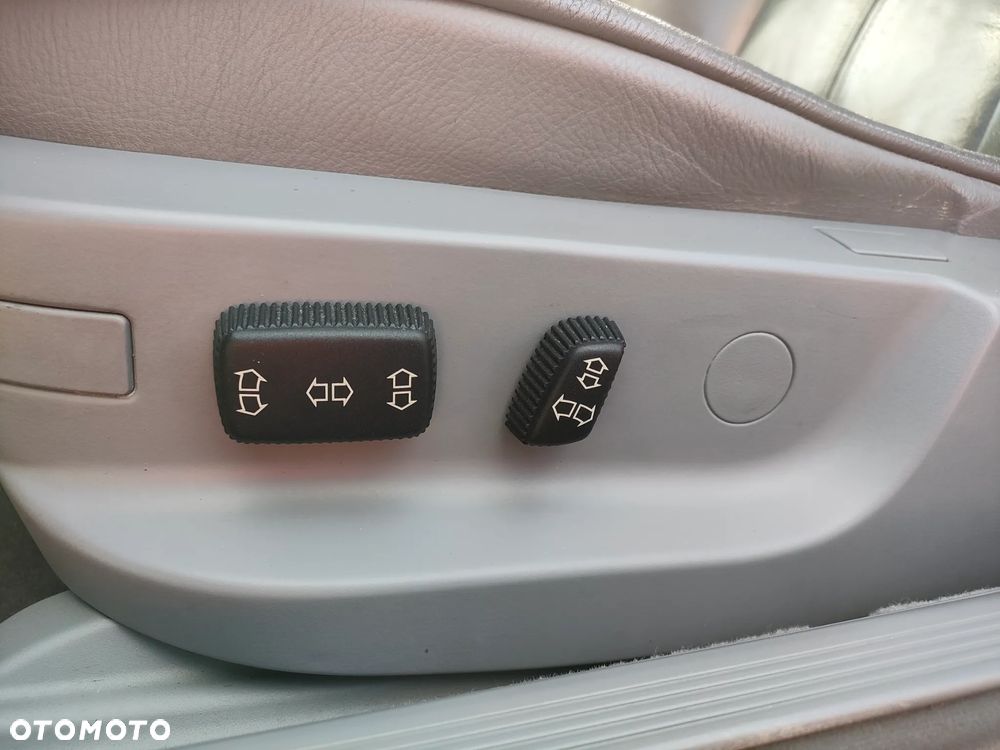 BMW Seria 7 728i L - 24