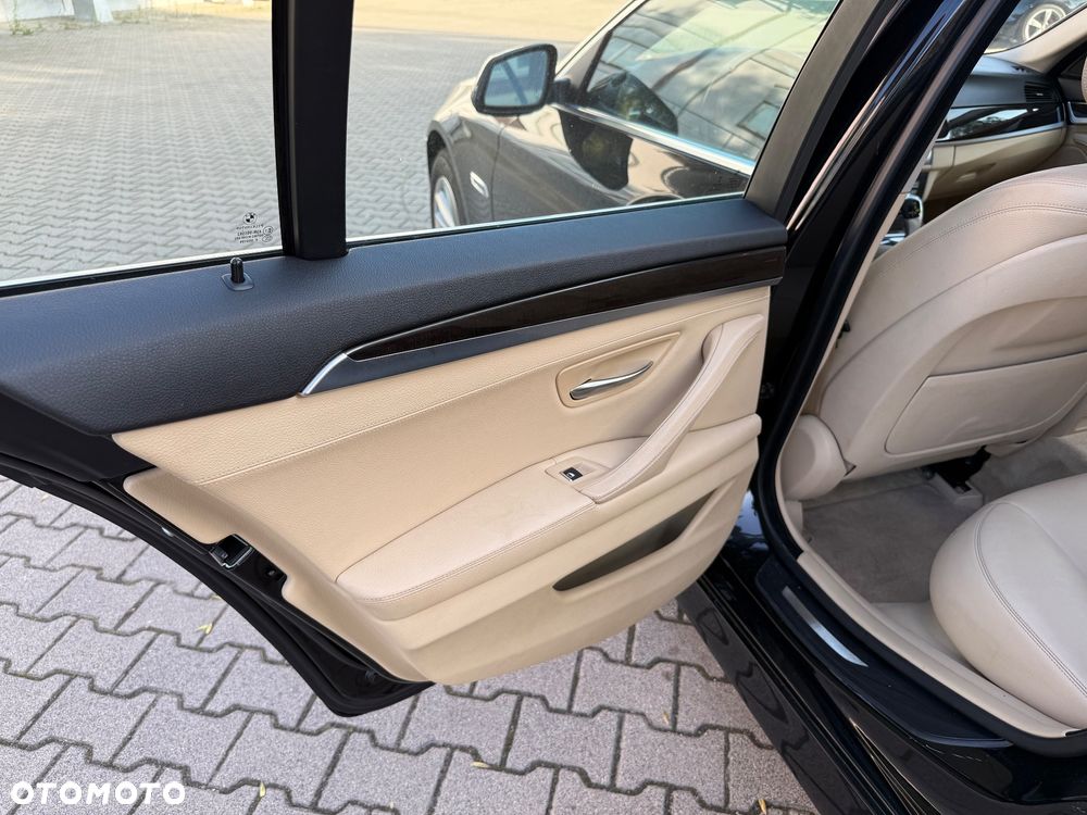 BMW Seria 5 528i xDrive Luxury Line - 17