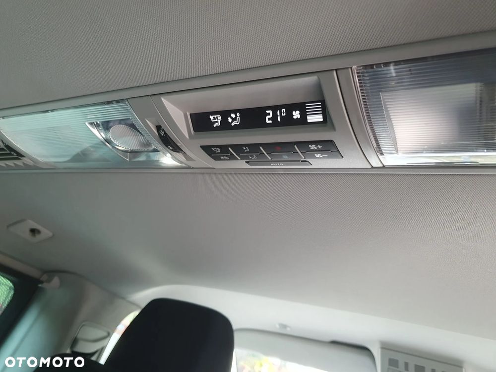Volkswagen Multivan - 14