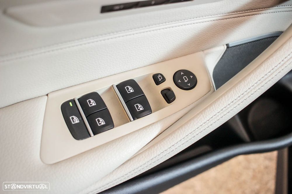 BMW 545 e xDrive Pack M - 12