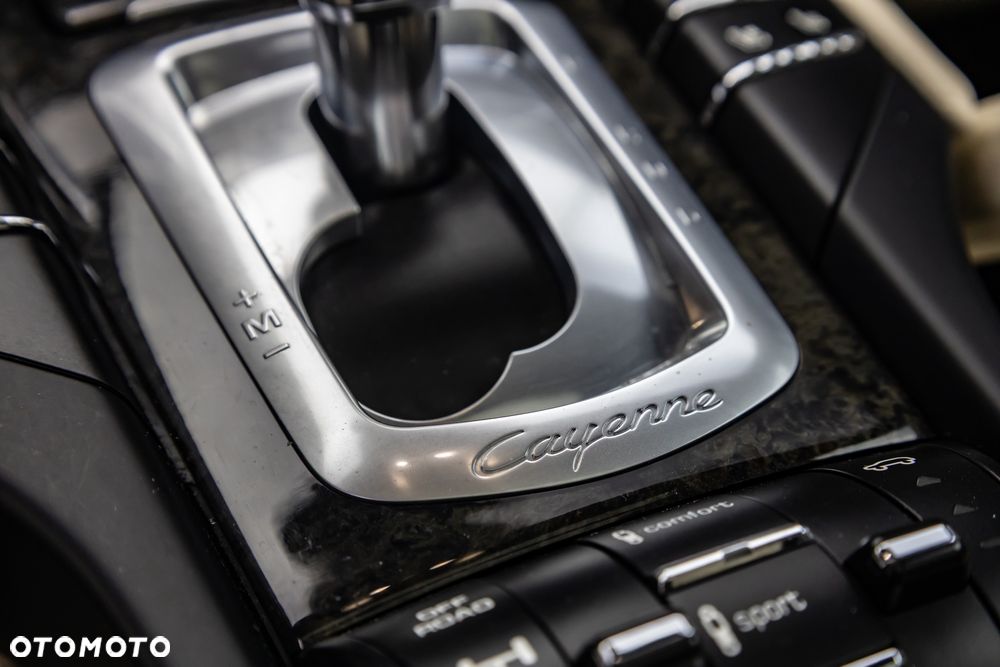 Porsche Cayenne - 20