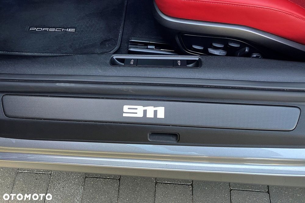 Porsche 911 Carrera - 19