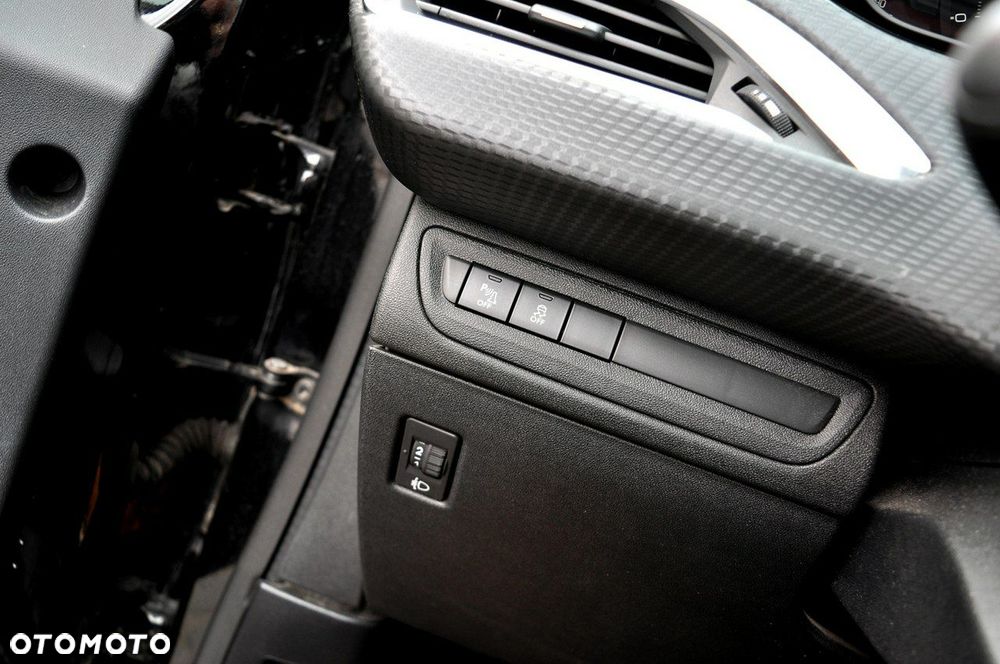 Peugeot 2008 1.2 Pure Tech GPF Style - 11