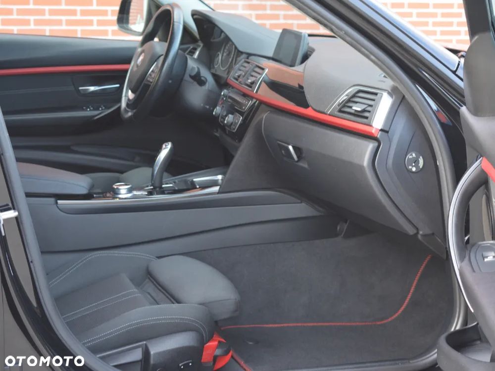 BMW Seria 3 318i Sport Line Shadow - 28