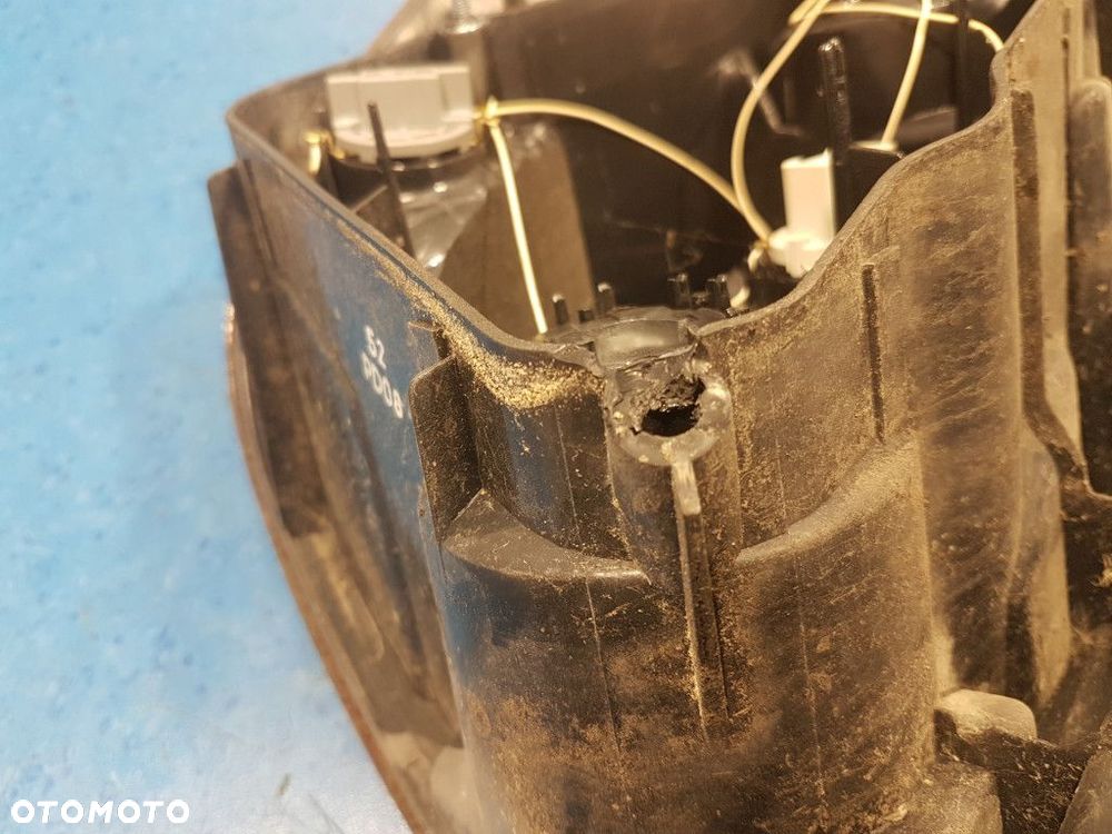 TOYOTA COROLLA VERSO I LAMPA TYŁ PRAWA ZEWNĘTRZNA - 12