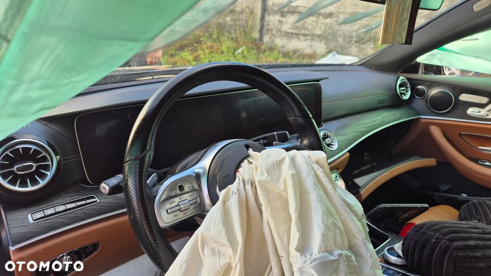 Mercedes-Benz Klasa E 220 d 4Matic Coupe 9G-TRONIC Avantgarde - 6