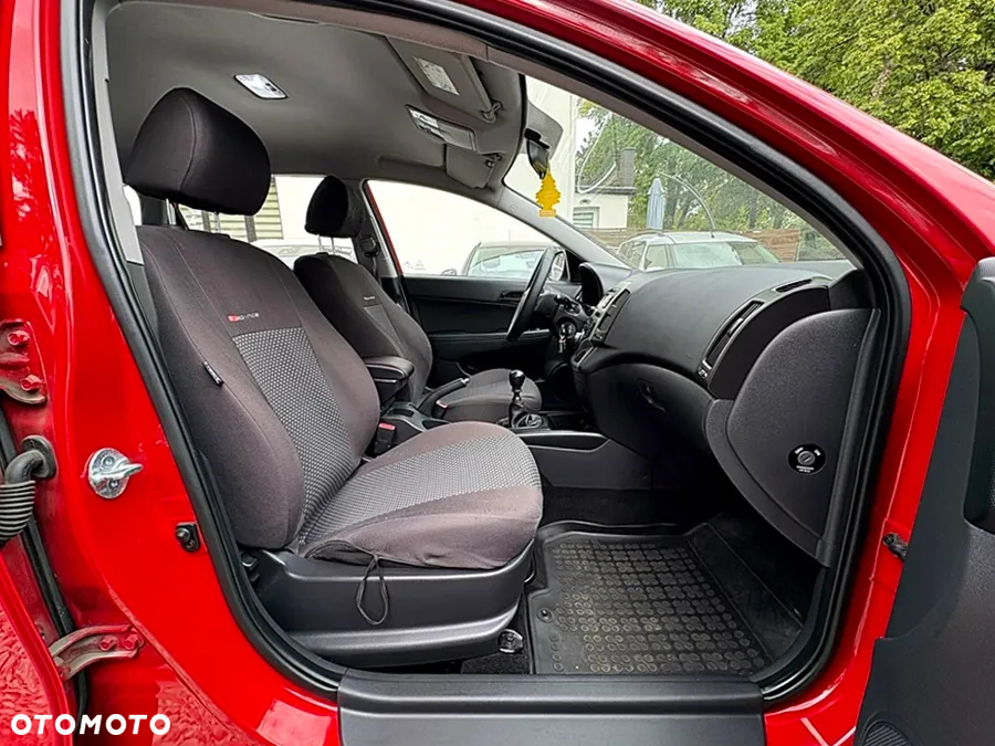 Hyundai i30 1.4 Base + - 15