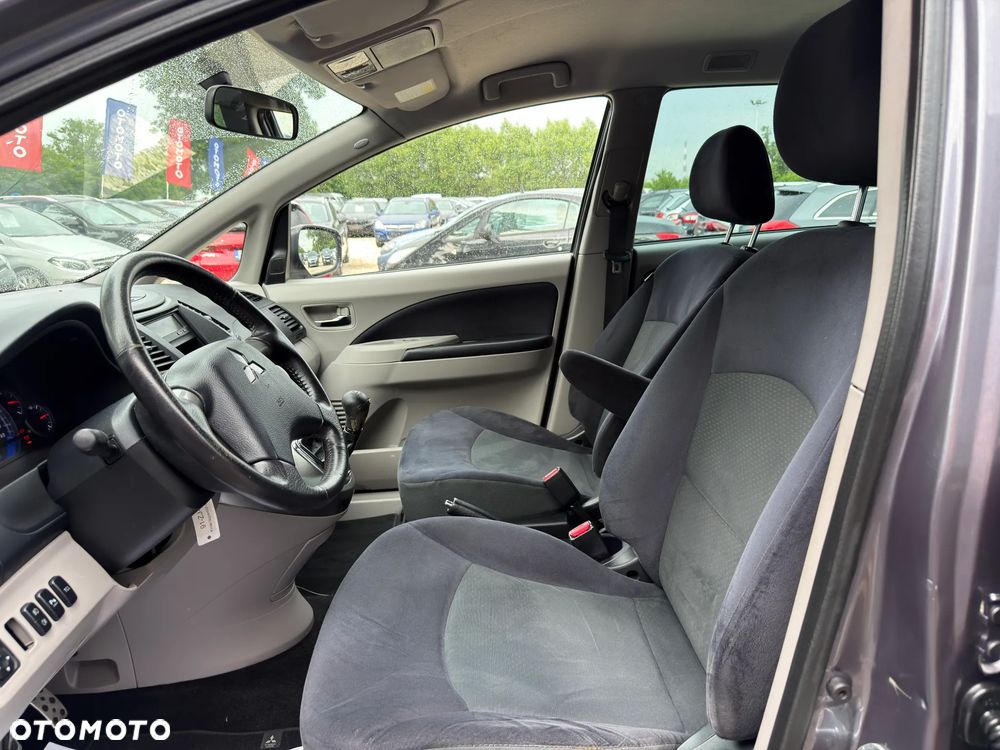 Mitsubishi Grandis 2.4 Motion - 21