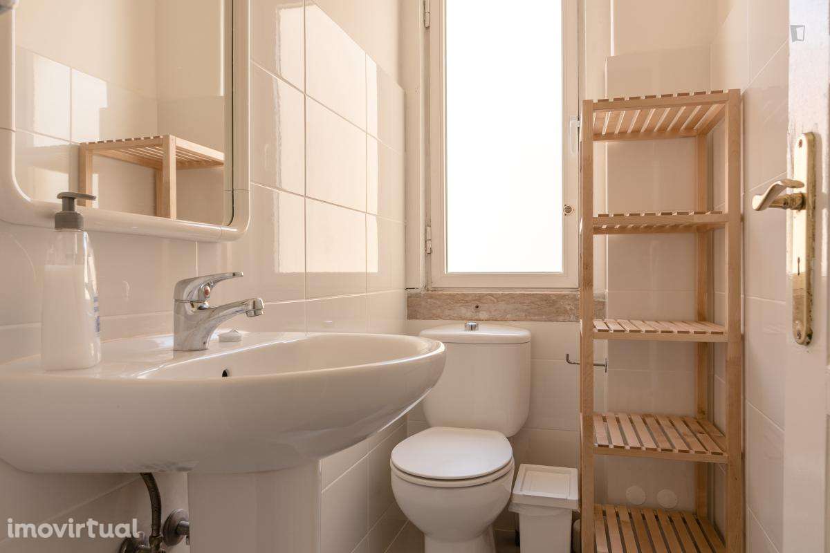 Quarto - localizado em Intendente Lisbon - Grande imagem: 3/11