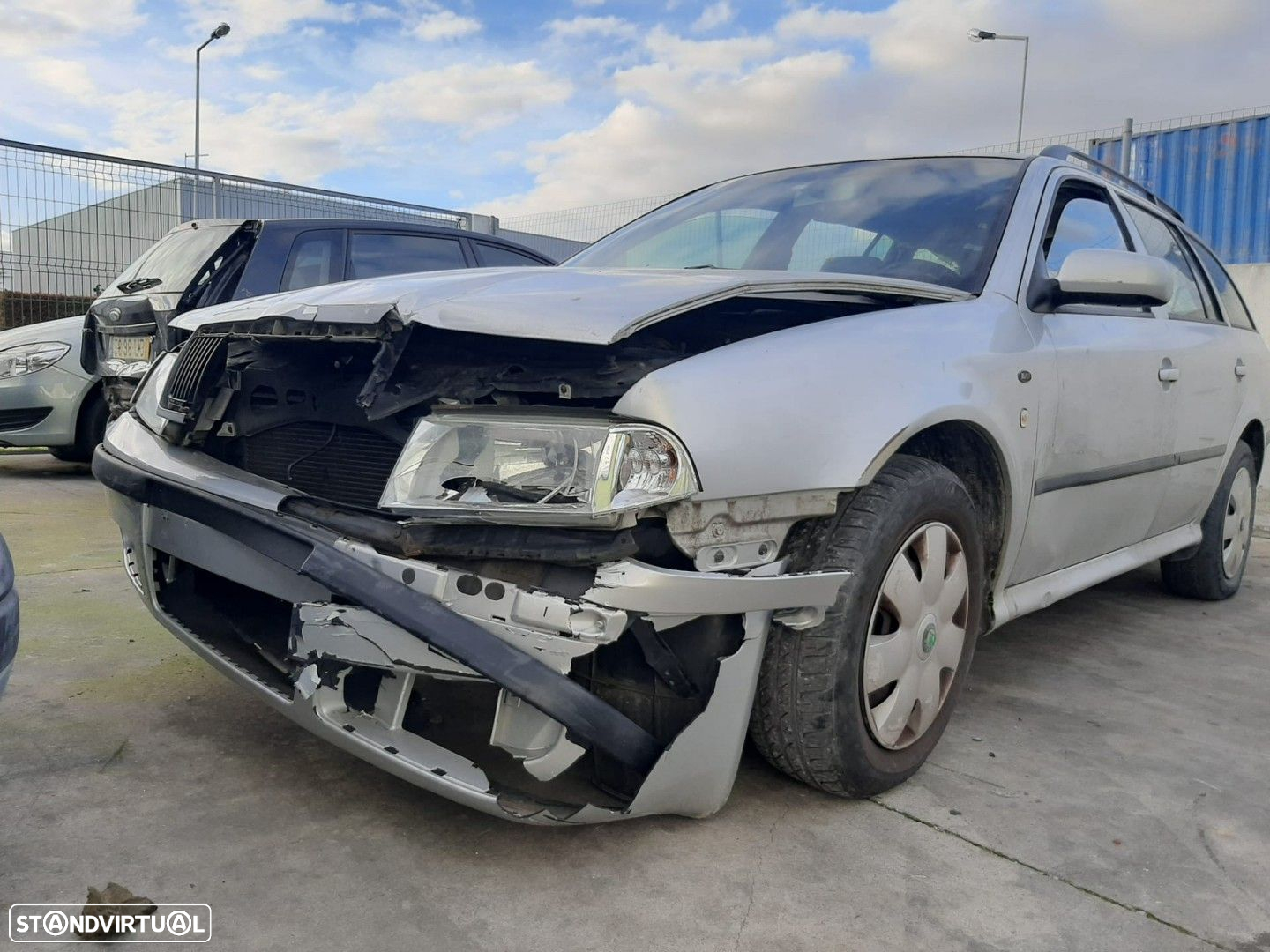 Skoda Octavia 1.6i disponível para peças - 9