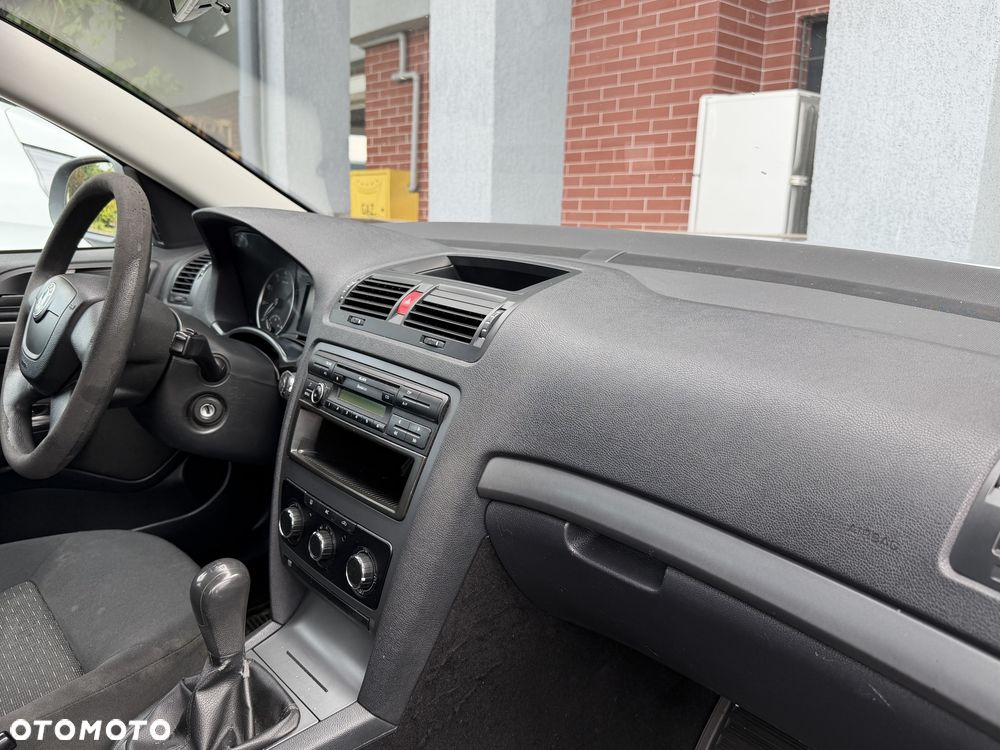 Skoda Octavia 1.6 Tour Classic - 13
