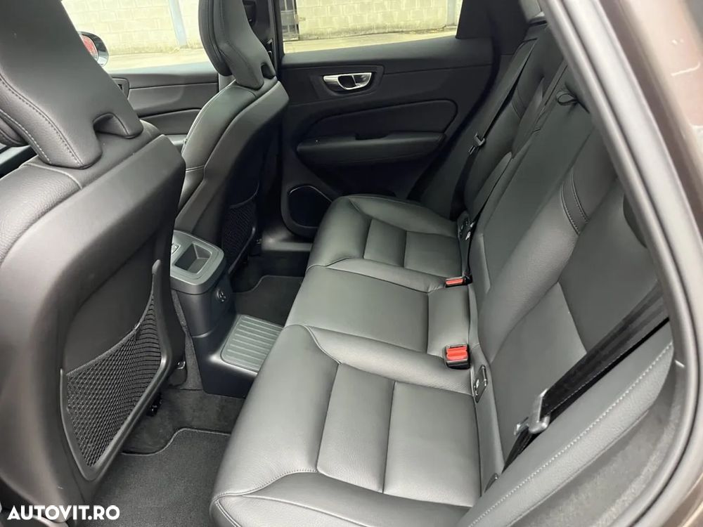 Volvo XC 60 T6 AWD Recharge Plus Dark - 7