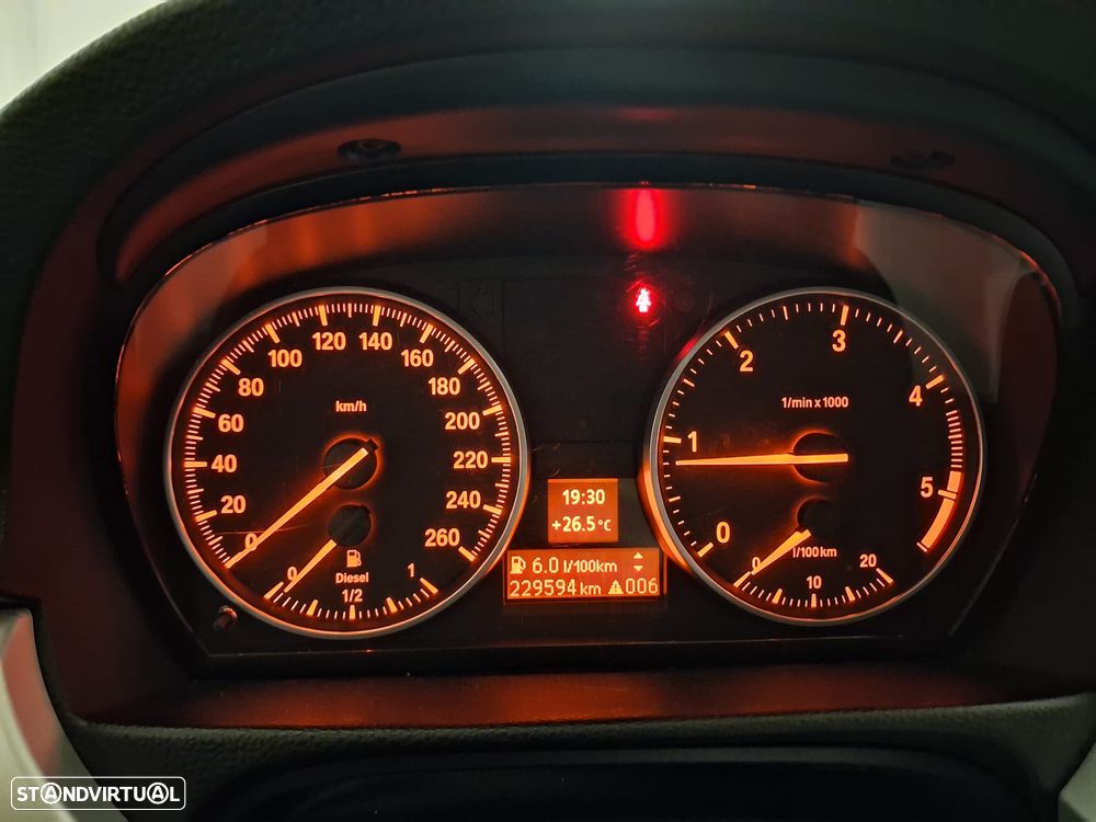 BMW 318 d Dynamic - 14