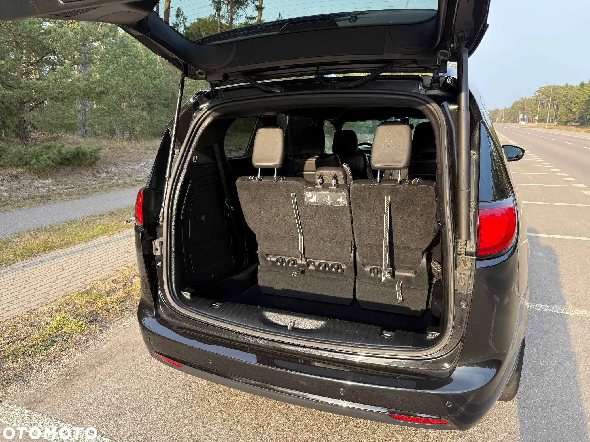 Chrysler Pacifica - 20