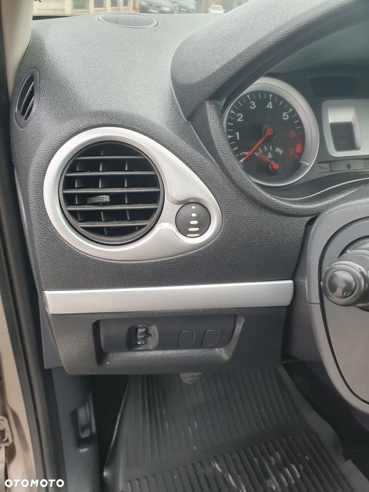 Renault Clio - 13