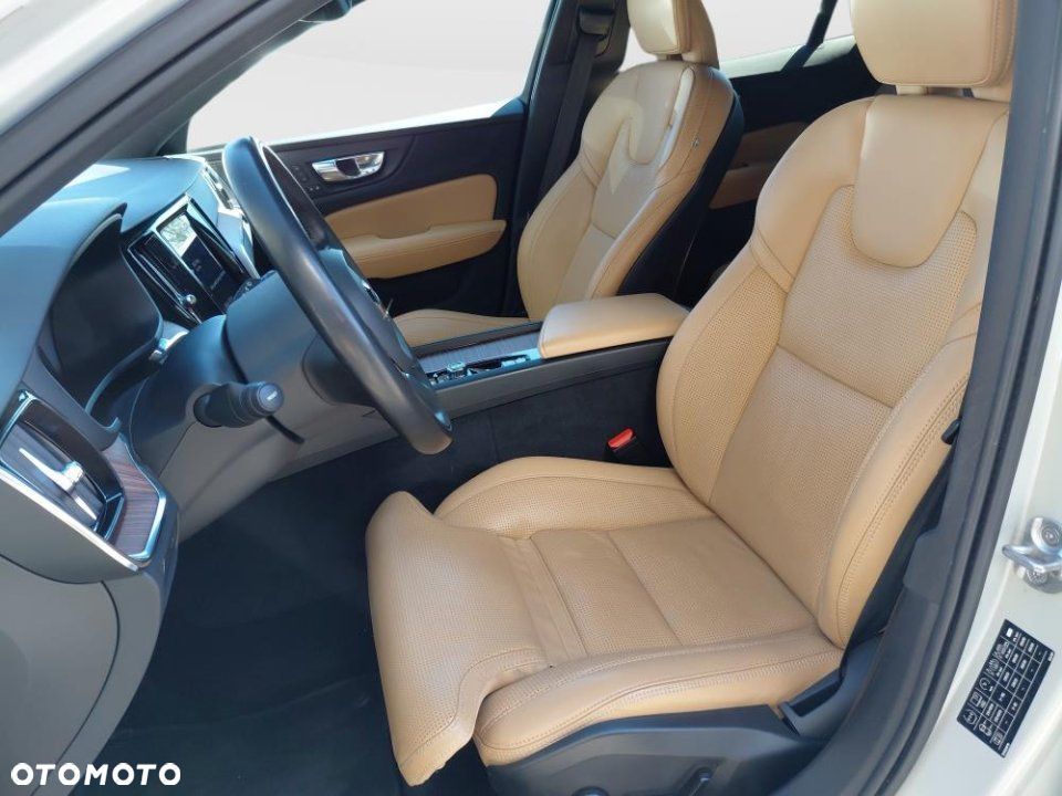 Volvo V60 Cross Country - 11