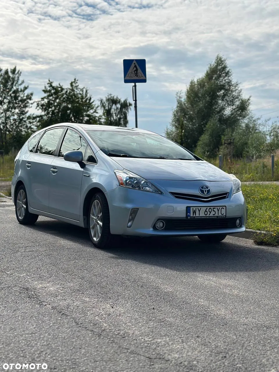 Toyota Prius+ (Hybrid) - 18