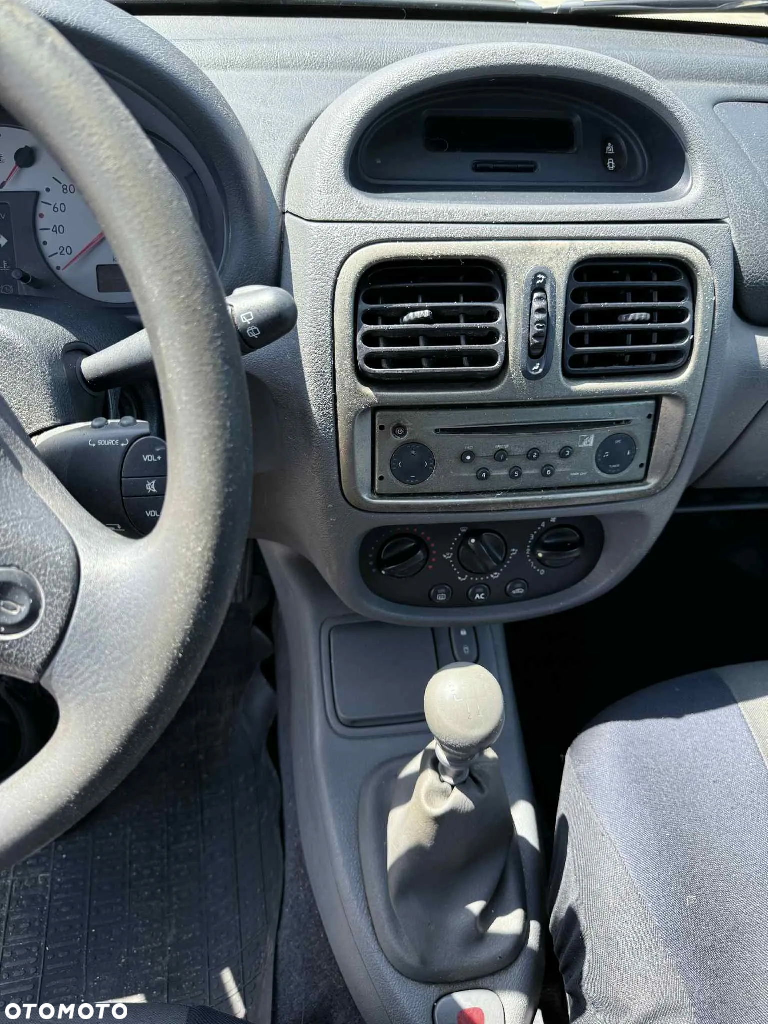 Renault Clio - 10