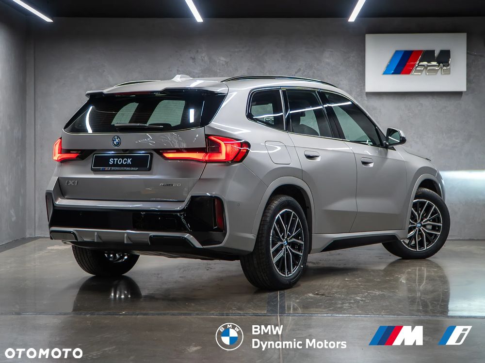 BMW iX1 eDrive20 M Sportpaket - 4