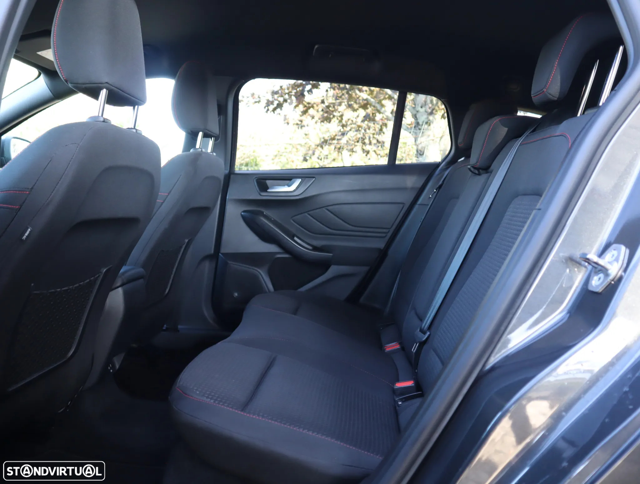 Ford Focus SW 1.0 EcoBoost MHEV ST-Line - 23