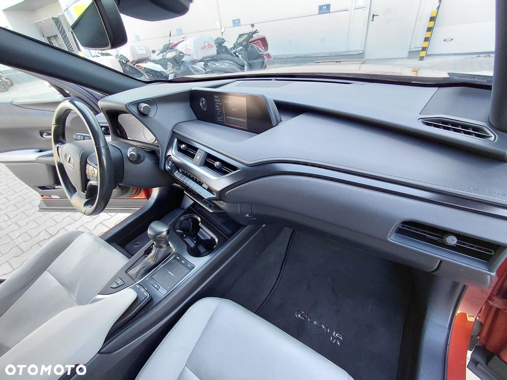 Lexus UX - 6